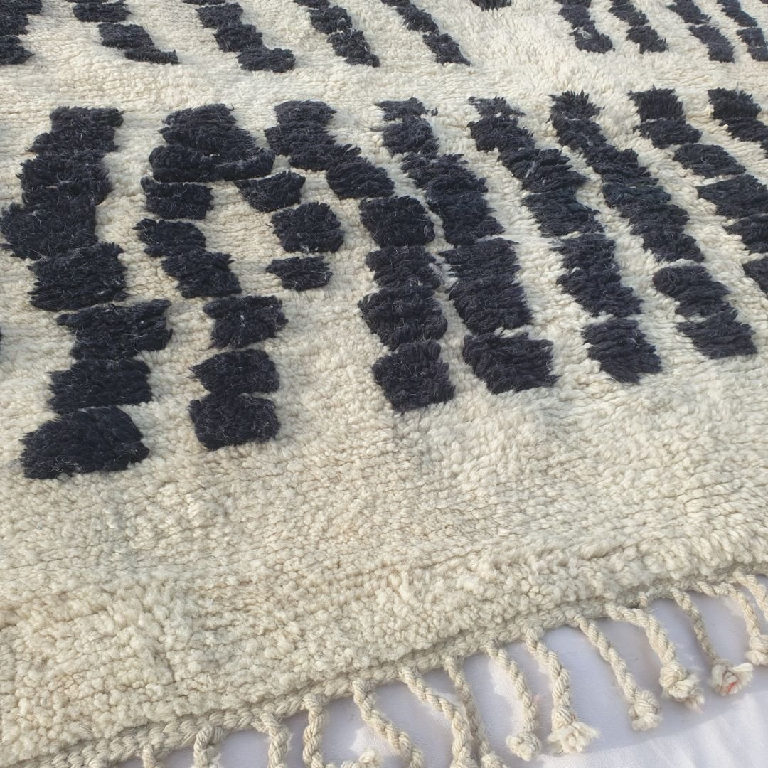 Adwila | Handmade Beni Mrirt Rug 7x10 ft – Plush Black & White Abstract Geometric Moroccan Shag Wool Rug | 7'5"x10'3" Ft | 228x314 cm - OunizZ
