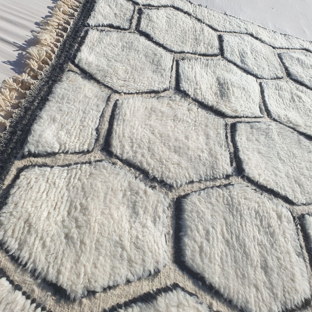 Amssla | Honeycomb 6x9 Black & White Beni Ourain Rug - Plush Berber Wool Shag Carpet | 6'73x9'71 Ft | 205x296 cm - OunizZ