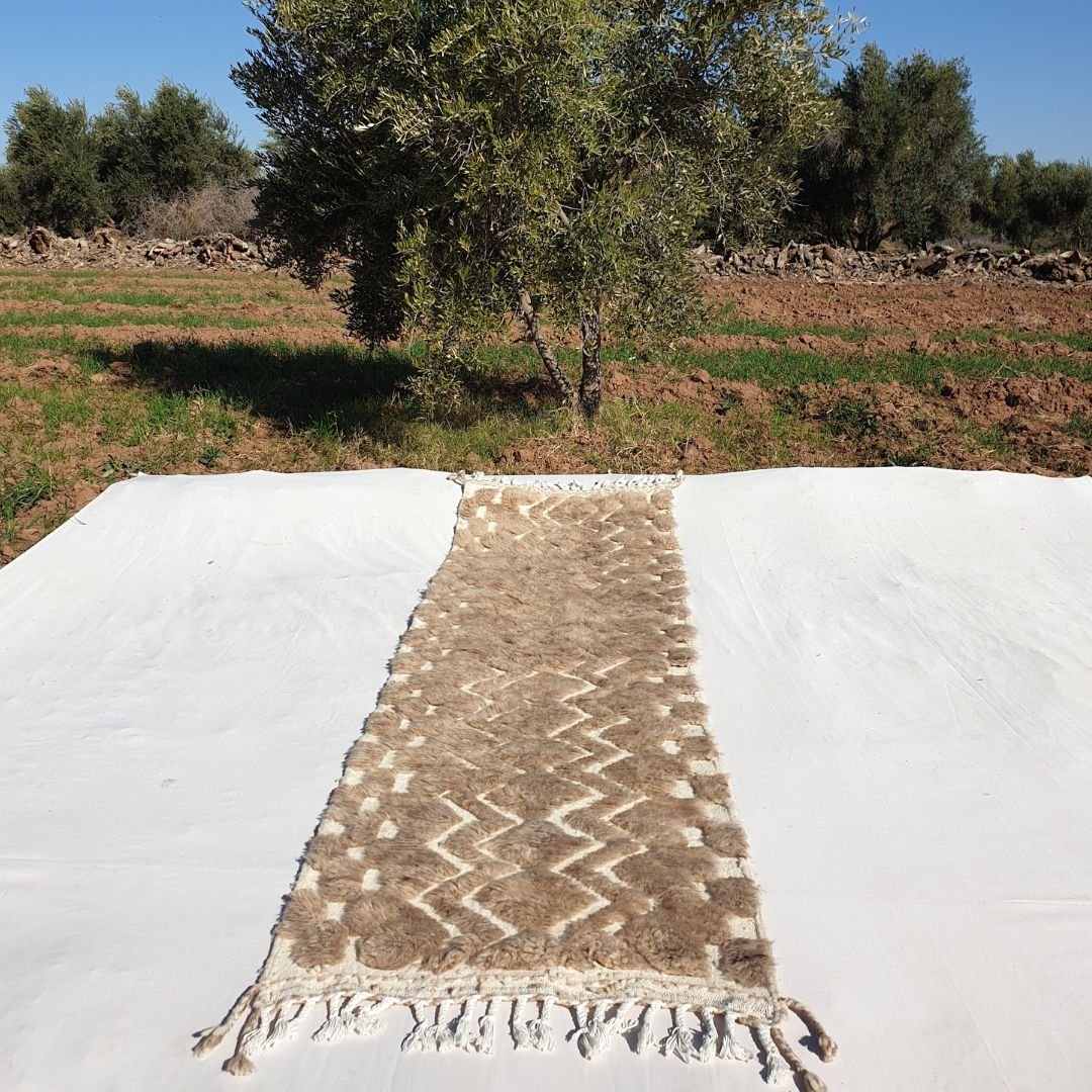 Amzil Runner - Beige Moroccan Runner Rug Beni Ourain | Authentic Berber Hallway runner | 2'56x9'38 ft | 78x286 cm - OunizZ