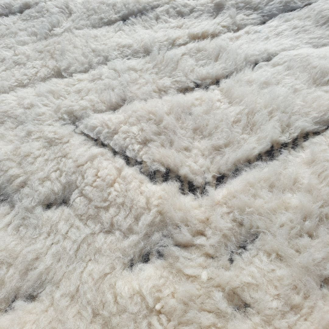 Aslia | White Moroccan Rug 5x7 - Handcrafted Beni Ourain Wool | 5'28x7'61 ft | 161x232 cm - OunizZ