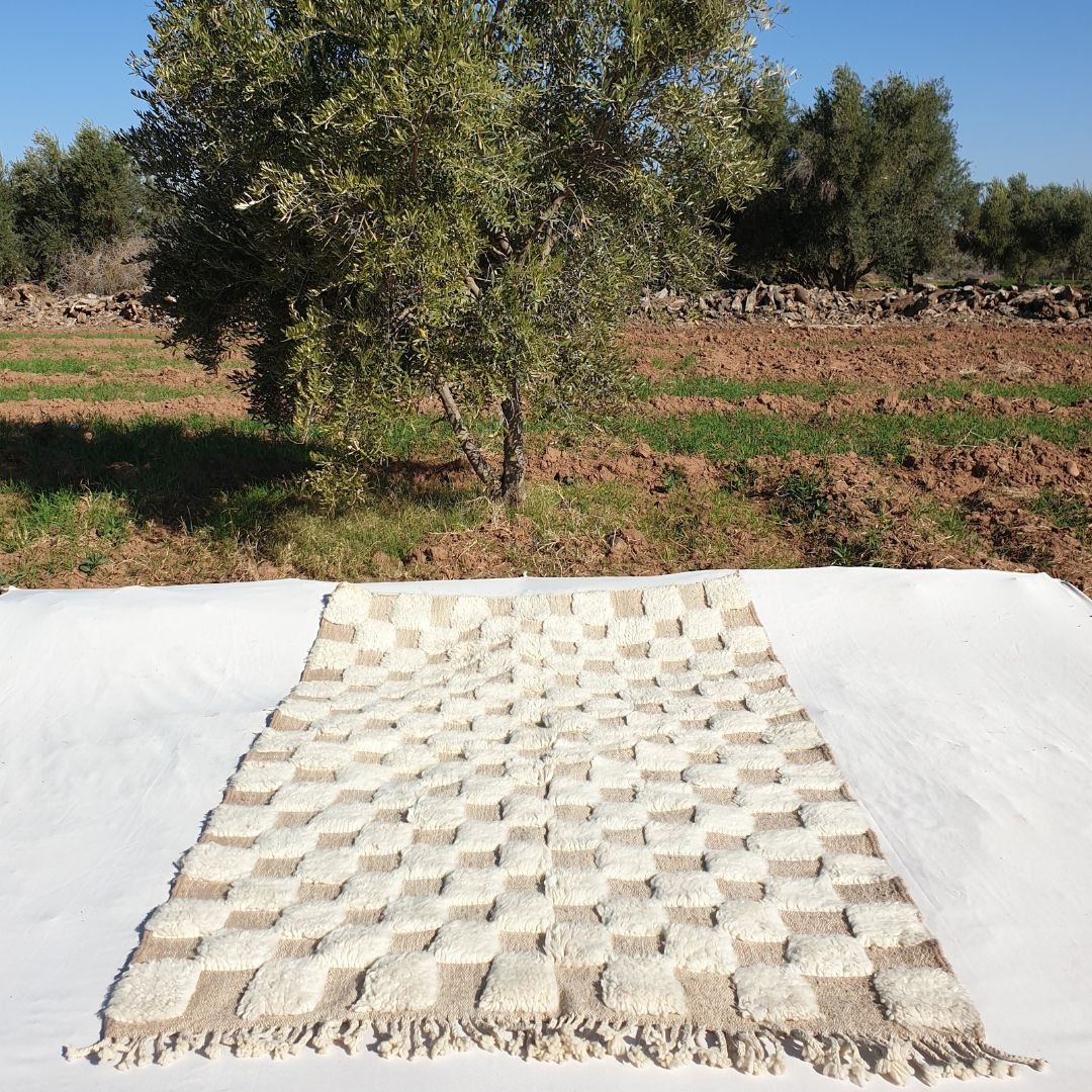 Chakra | White 5x7 Moroccan Rug Authentic Soft Beni Ourain | 4'95x7'48 Ft | 151x228 cm - OunizZ