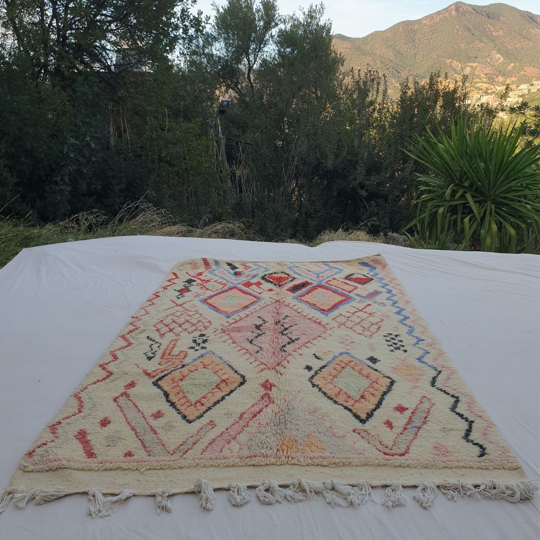 Chayda - Beige Moroccan Rug Boujad | Authentic Berber Living room & Bedroom Rug | 4'79x8'10 Ft | 146x247 cm - OunizZ