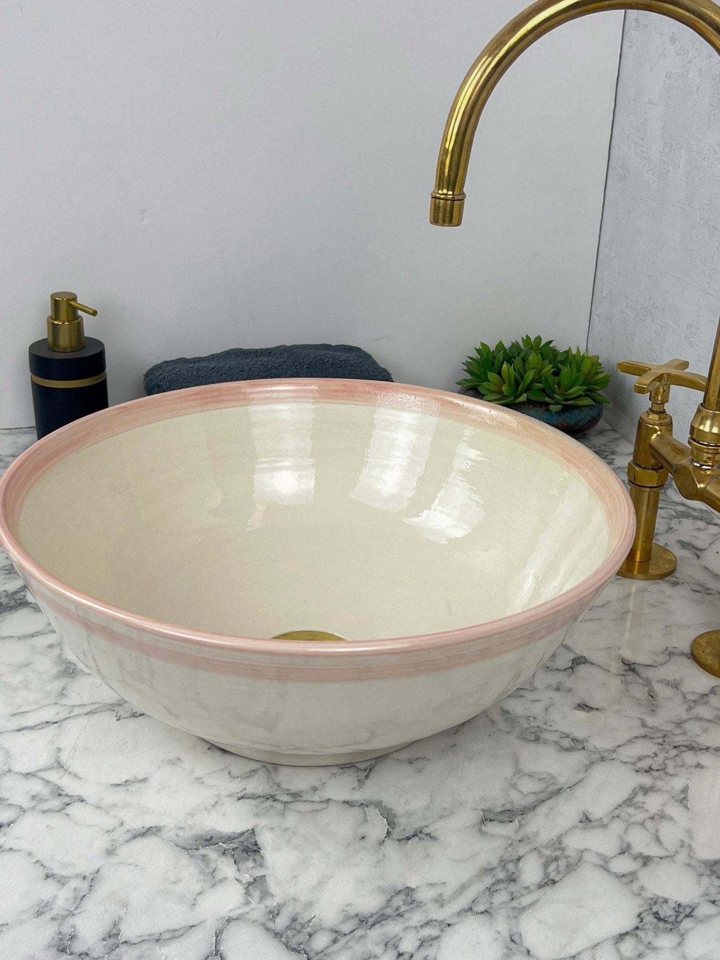 Errachidia - White Ceramic Bathroom Sink with Salmon Pink Rim – Elegant, Customizable, Handcrafted and Lead - Free - (ETMMT) - OunizZ