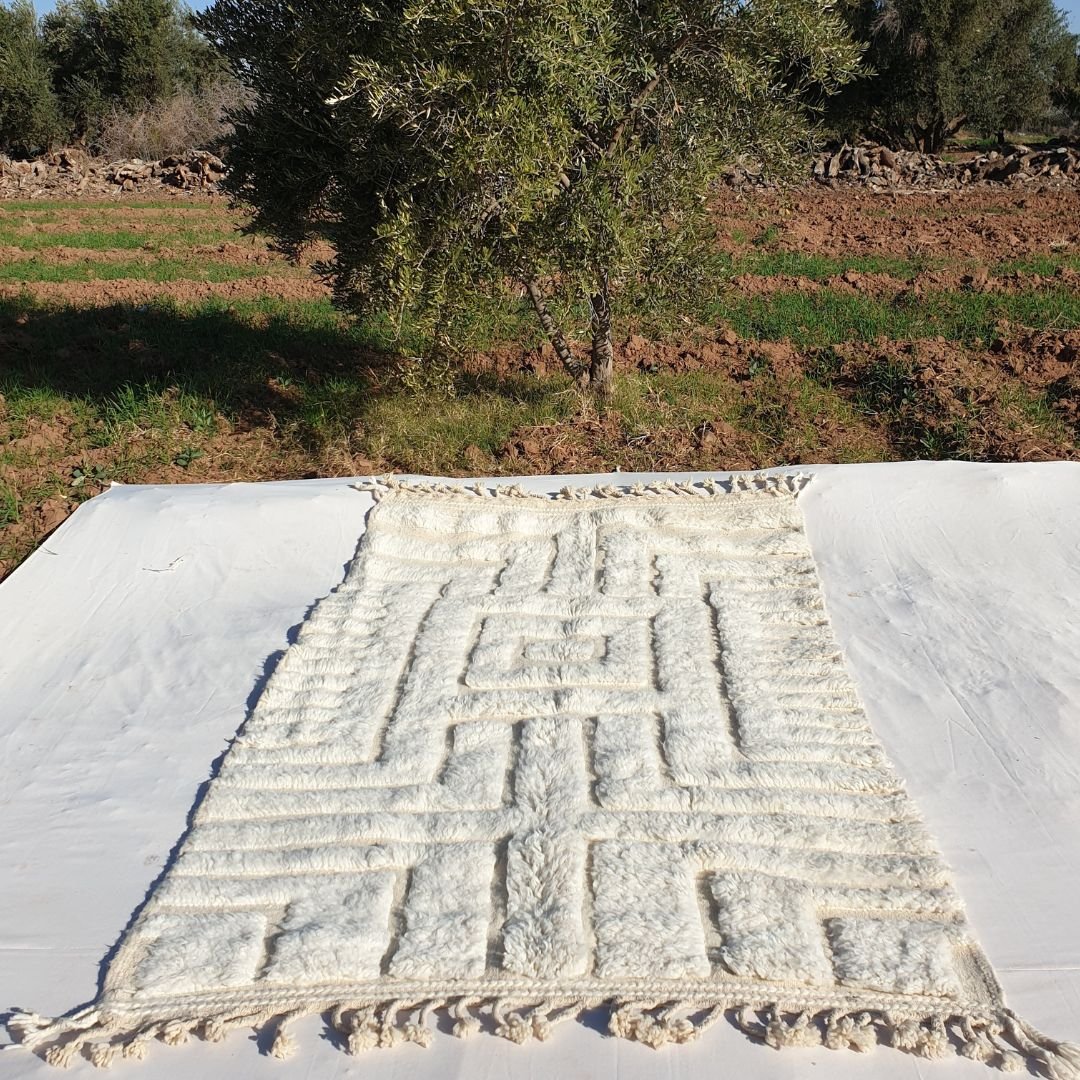 Farayna | White Moroccan Rug 5x8 Authentic Soft Beni Ourain | 4'95x8'63 Ft | 151x263 cm - OunizZ