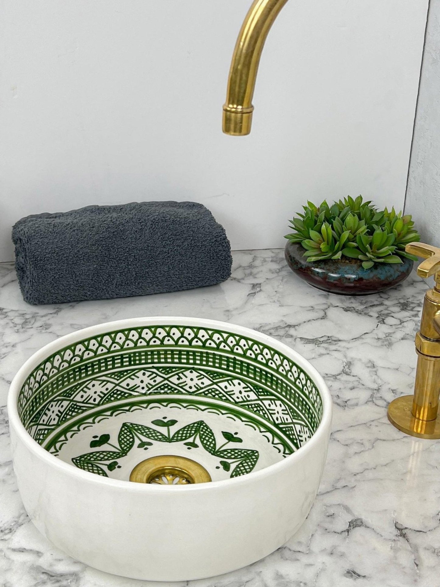 Hajeb - Round Olive Green Bathroom Sink – Elegant, Handmade, Customizable, and Lead - Free - (ETMMT) - OunizZ