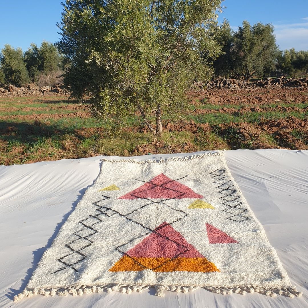 Lahira | White Beni Ourain 5x8 Authentic Soft Moroccan Rug | 5'54x8'40 Ft | 169x256 cm - OunizZ