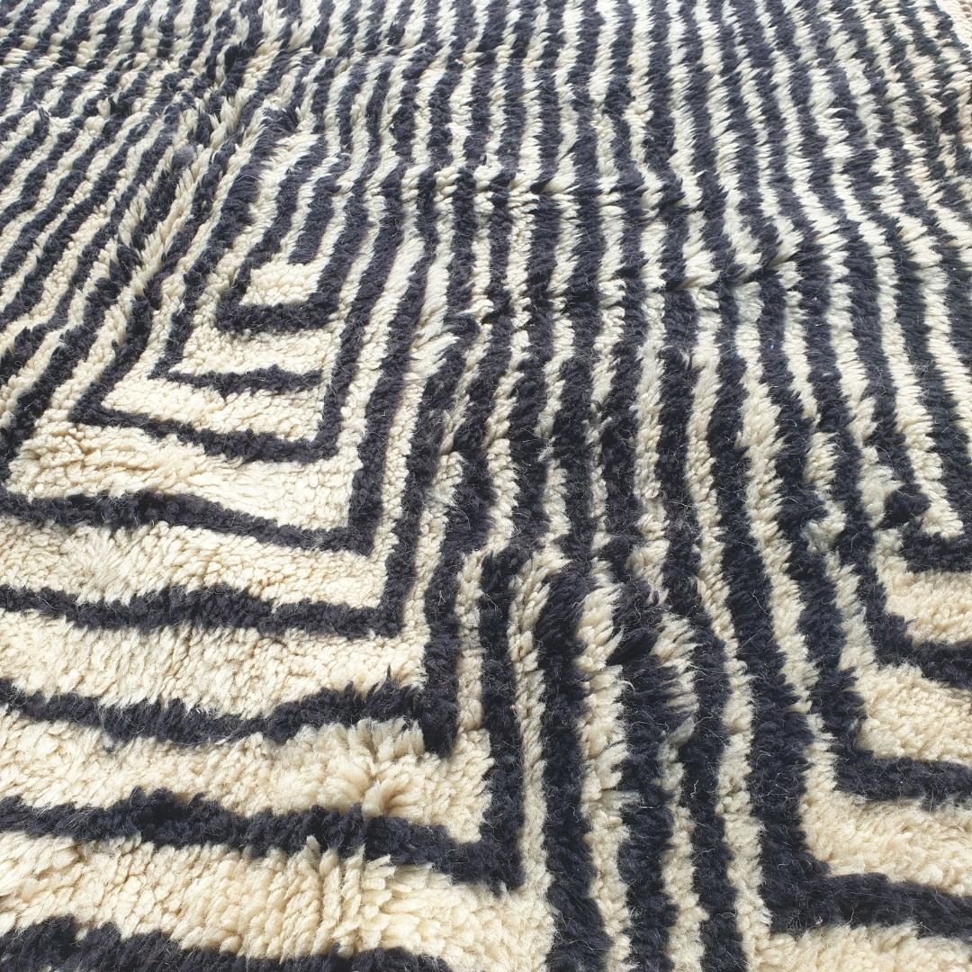 Marzana - Modern Black and White Rug 6x9 Beni Mrirt Luxury | 6'04x9'09 Ft | 184x277 cm - OunizZ