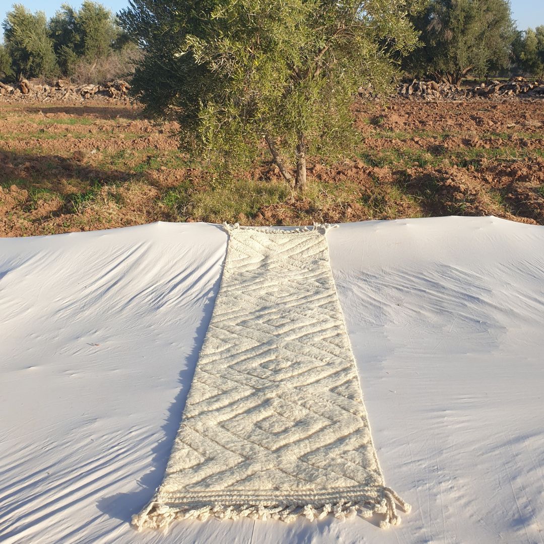 Naka Runner - White Moroccan Runner Rug Beni Ourain | Authentic Berber Hallway runner | 2'46x9'51 ft | 75x290 cm - OunizZ