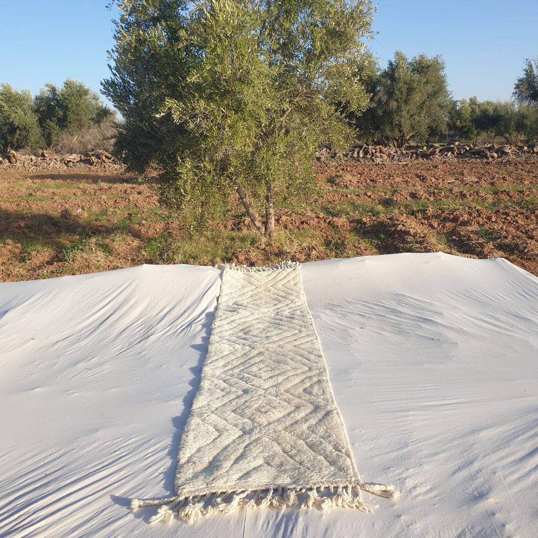 Nika Runner - White Moroccan Runner Rug Beni Ourain | Authentic Berber Hallway runner | 2'30x9'55 ft | 70x291 cm - OunizZ