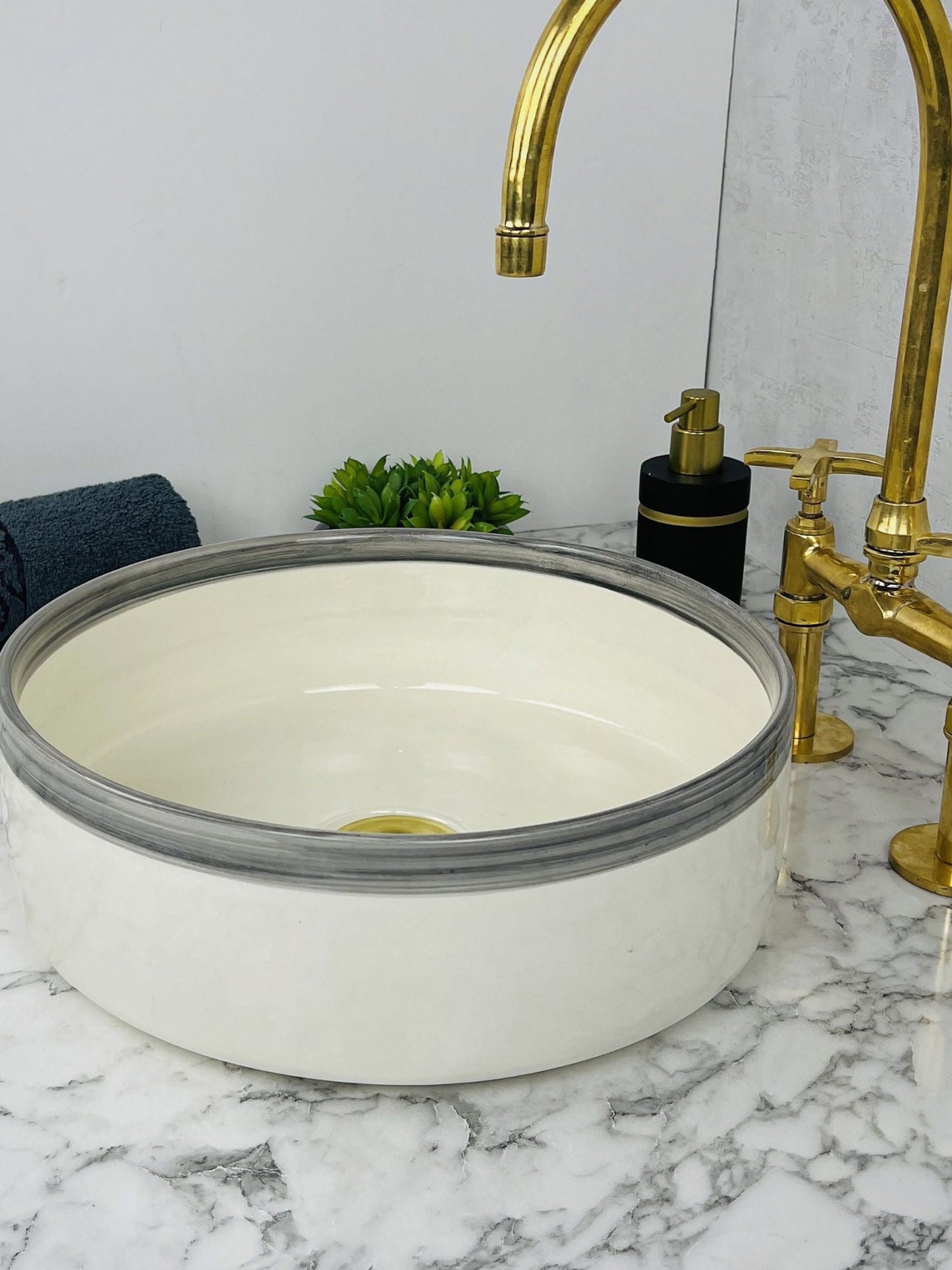 Seoul - Handmade Moroccan Ceramic Sink – Minimalist White Bathroom Vessel Sink - (ETMMT) - OunizZ