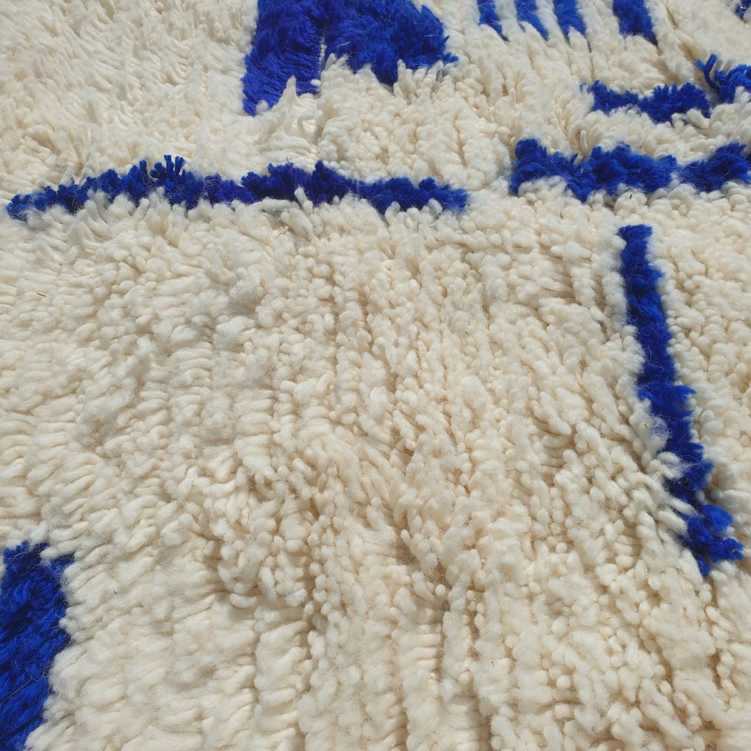 Simla Runner - White and Blue Moroccan Runner Rug 2x9 - Geometric Minimalist Design | 2'67x9'42 Ft | 81x287 cm - OunizZ