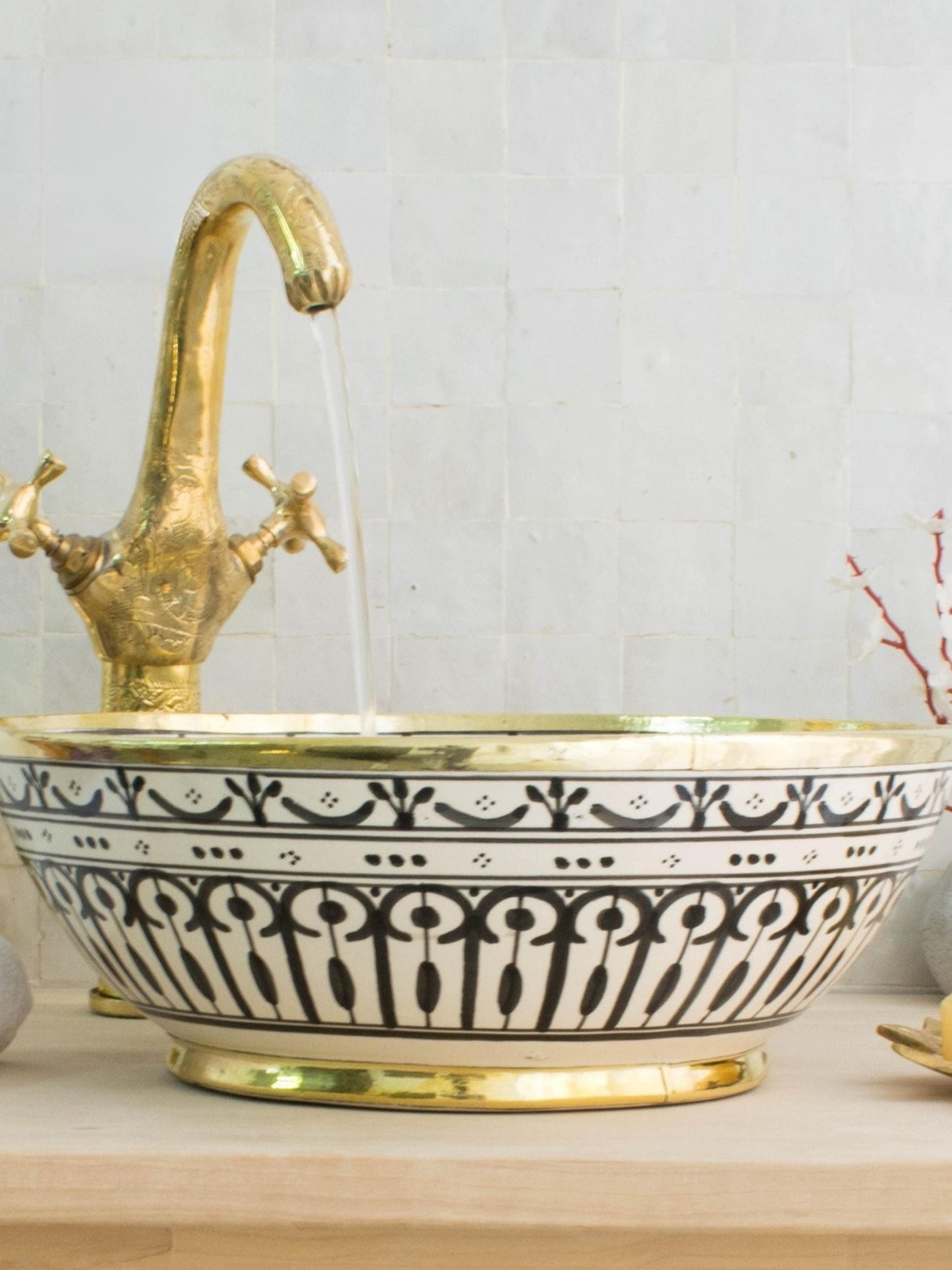 Wroclaw - Boho Vanity Sink with Brass Rim – Handcrafted Ceramic Vessel Sink for Bathroom Decor - (ETAT) - OunizZ