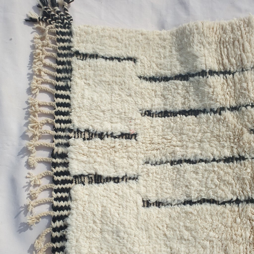 BENI OUARAIN RUG White Bedroom Carpet | Moroccan High Pile Area Rug Berber Authentic Wool | 4'9x3'3 Ft | 150x100 cm - OunizZ