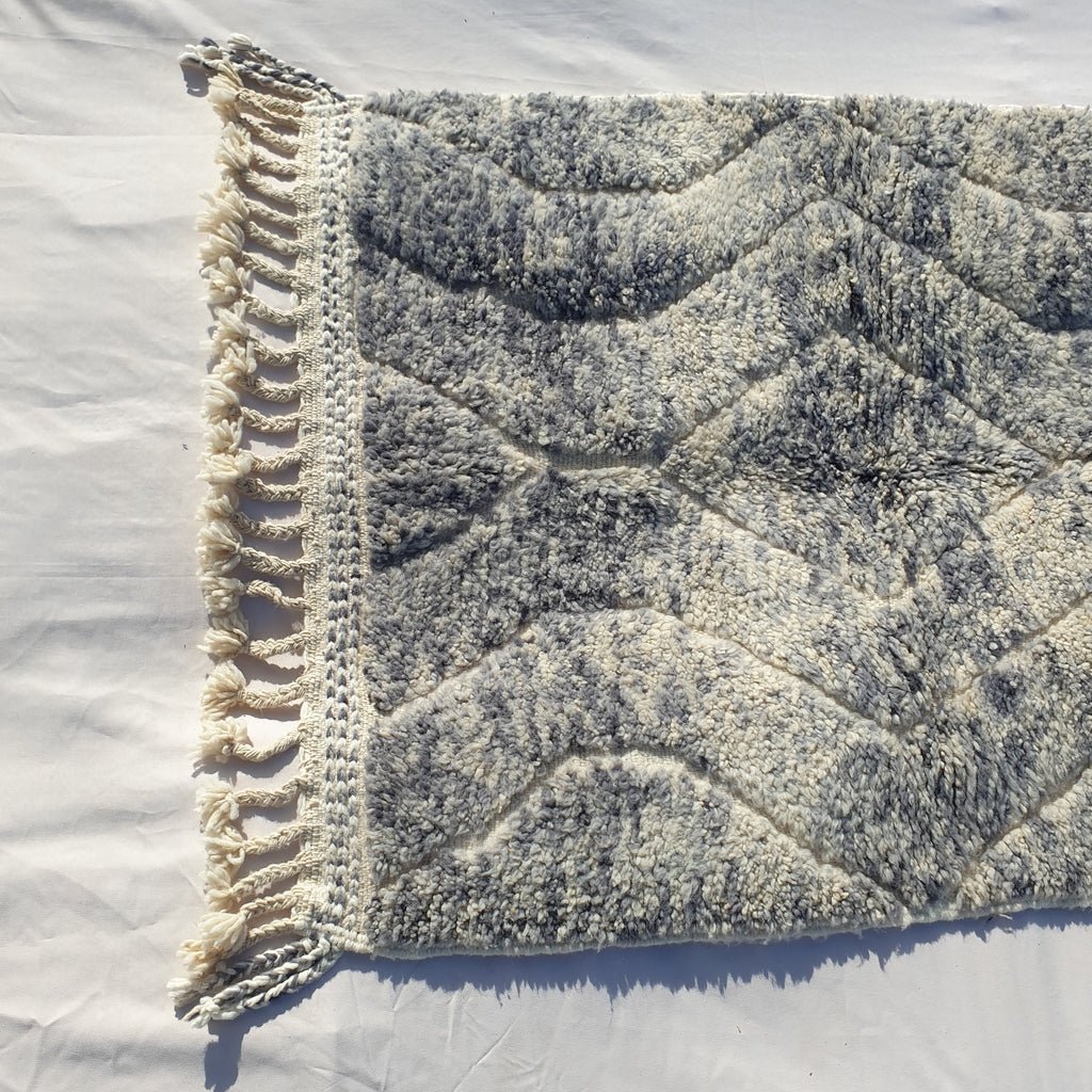 Malah - BENI OUARAIN Moroccan White Rug for Bedroom | Moroccan High Pile Area Rug Berber Authentic Wool | 5'1x3'9 Ft | 156x118 cm - OunizZ