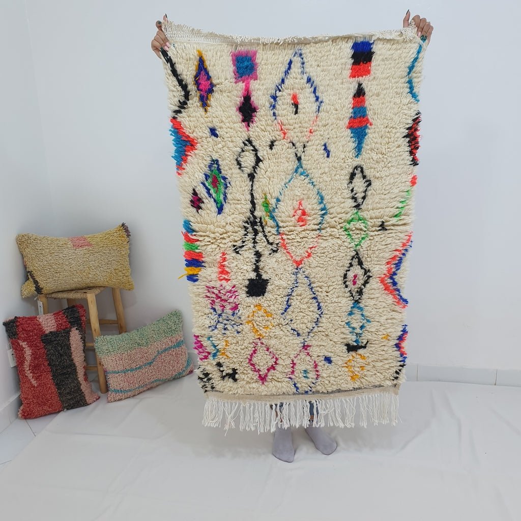 Moroccan White Rug Azilal | MICHALHA | 4'6x2'9 Ft | 1,40x0,88 m | 100% wool handmade - OunizZ