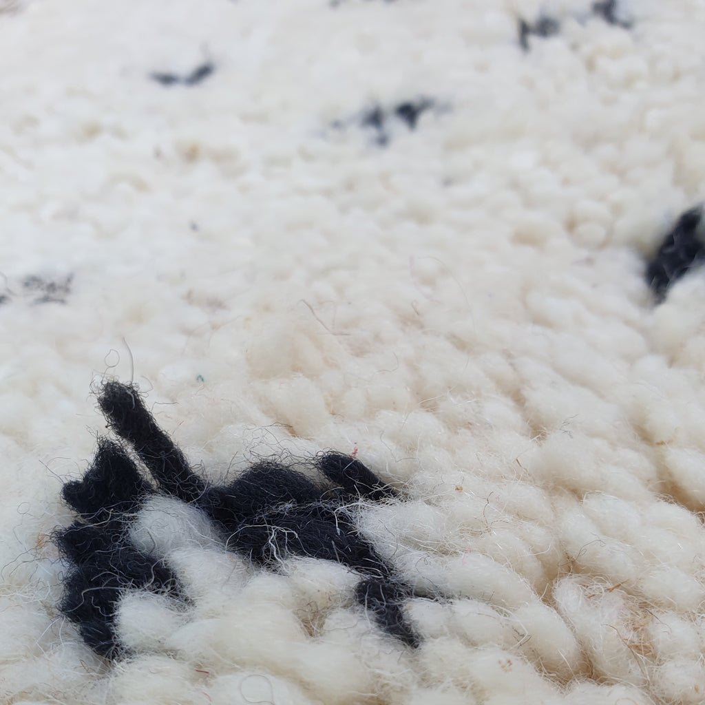 Naqta - BENI OUARAIN Moroccan White Rug Soft & Thick for Living Room or bedroom | Moroccan High Pile Area Rug Berber Authentic Wool | 9'2x6'9 Ft | 2,81x2,11 m - OunizZ