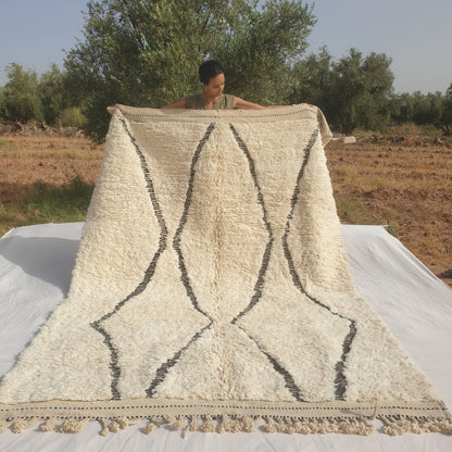 Dowazi - Classic Beni Ourain Diamond Rug with Ivory Field and Charcoal Lattice - Handwoven Berber Carpet | 6'9"x9'5" Ft | 208x289 cm