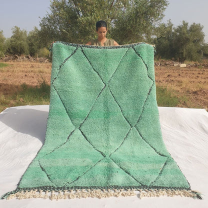 Makhda - Green Beni Ourain Rug with Classic Diamond Lattice - Handwoven Berber Carpet | 5'3"x8'3" Ft | 161x252 cm