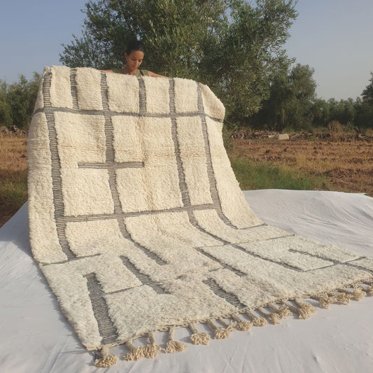 Kenaka - Beni Ourain Rug with Ivory Field and Irregular Gray Maze Line Pattern - Handwoven Berber Carpet | 6'11"x9'11" Ft | 211x303 cm
