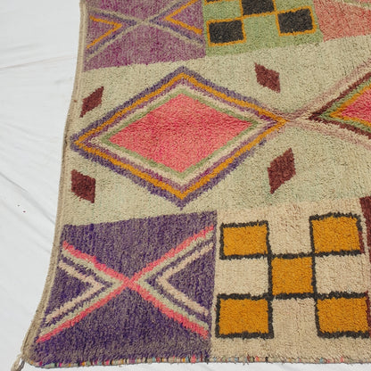 Amnak - Tapis berbère marocain Boujad | Tapis de chambre coloré authentique fait à la main | 9x5'3 pieds | 2,74x1,61m