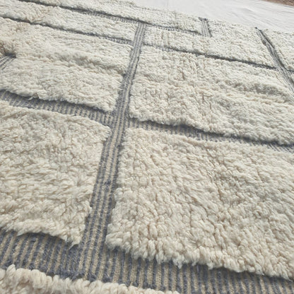 Kenaka - Beni Ourain Rug with Ivory Field and Irregular Gray Maze Line Pattern - Handwoven Berber Carpet | 6'11"x9'11" Ft | 211x303 cm