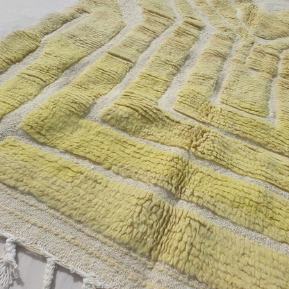 Tahadi - Tapis Beni Ouarain Ombre Vert Jaune au Poil Chevron en Relief sur Fond Creme - Tapis Berbere Tisse Main | 160x232 cm