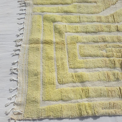 Tahadi - Tapis Beni Ouarain Ombre Vert Jaune au Poil Chevron en Relief sur Fond Creme - Tapis Berbere Tisse Main | 160x232 cm