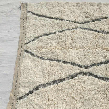 Dowazi - Classic Beni Ourain Diamond Rug with Ivory Field and Charcoal Lattice - Handwoven Berber Carpet | 6'9"x9'5" Ft | 208x289 cm
