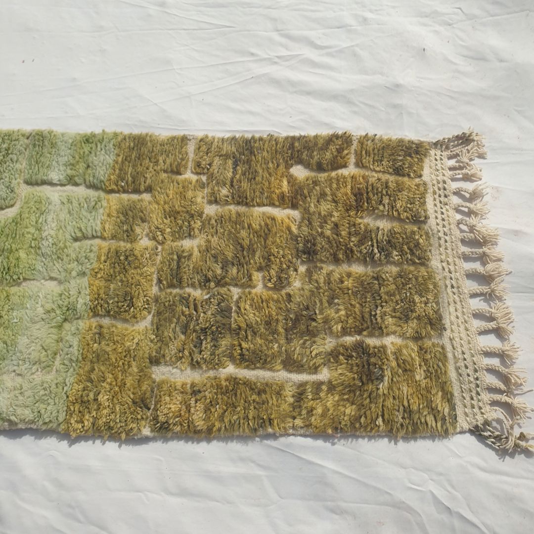 Tomania - Tapis de Couloir Beni Ouarain Vert Olive a la Mosaique de Briques - Tapis Berbere Tisse Main | 84x275 cm