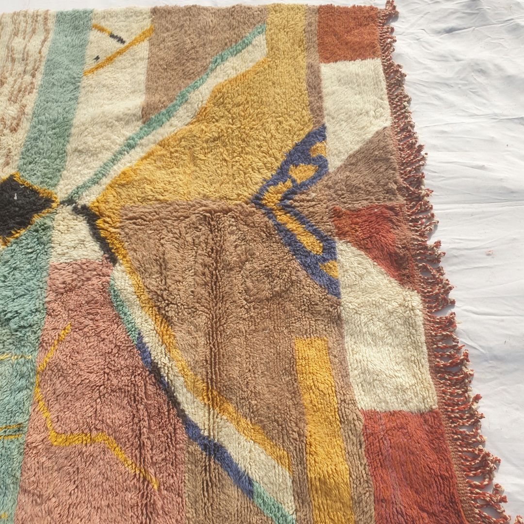 Mansuria - Beni Mrirt Rug with Painterly Abstract Bands and Black Diamond Medallion - Handwoven Berber Carpet | 7'7"x10'1" Ft | 231x309 cm