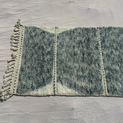 Samfna - Tapis de Couloir Beni Ouarain Gris Sauge aux Carreaux Hexagonaux Empiles sur Fond Creme - Tapis Berbere Tisse Main | 85x304 cm