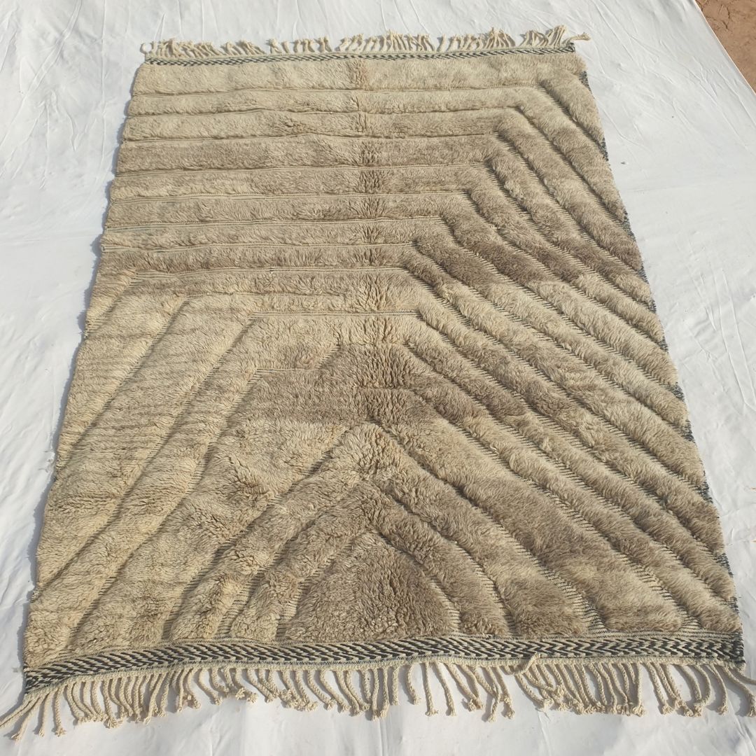Stilma - Tapis Beni Ouarain Beige avec Motif Chevron Texture Rayonnant - Tapis Berbere Tisse Main | 215x300 cm