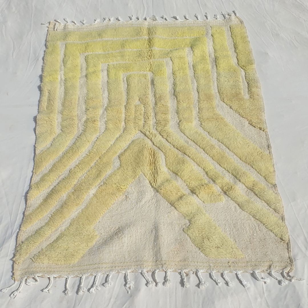 Tahadi - Tapis Beni Ouarain Ombre Vert Jaune au Poil Chevron en Relief sur Fond Creme - Tapis Berbere Tisse Main | 160x232 cm