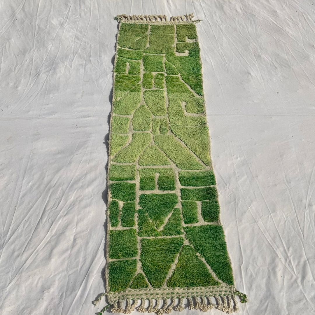 Molahna - Tapis de Couloir Beni Ouarain Vert Vif a la Mosaique de Facettes Lime et Vert Herbe - Tapis Berbere Tisse Main | 75x277 cm