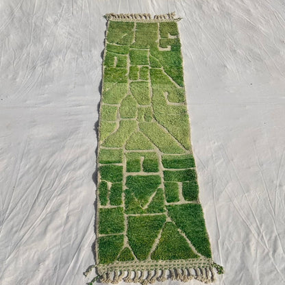 Molahna - Tapis de Couloir Beni Ouarain Vert Vif a la Mosaique de Facettes Lime et Vert Herbe - Tapis Berbere Tisse Main | 75x277 cm