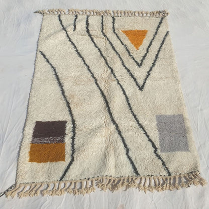 Farnana - Ivory Beni Ourain Rug with Sweeping Charcoal Lines and Colour Block Accents - Handwoven Berber Carpet | 5'2"x7'2" Ft | 156x220 cm
