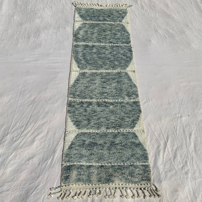 Samfna - Tapis de Couloir Beni Ouarain Gris Sauge aux Carreaux Hexagonaux Empiles sur Fond Creme - Tapis Berbere Tisse Main | 85x304 cm