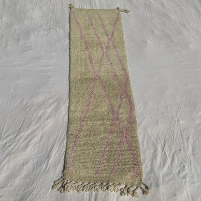 Tabaha - Cream Beni Ourain Runner Rug with Fine Pink Diamond Lattice Lines - Handwoven Berber Carpet | 2'5"x9'5" Ft | 75x287 cm