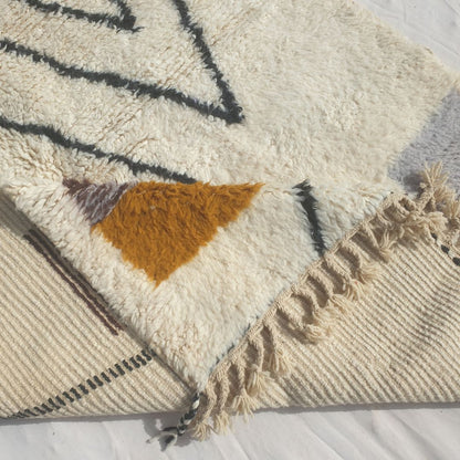 Farnana - Ivory Beni Ourain Rug with Sweeping Charcoal Lines and Colour Block Accents - Handwoven Berber Carpet | 5'2"x7'2" Ft | 156x220 cm