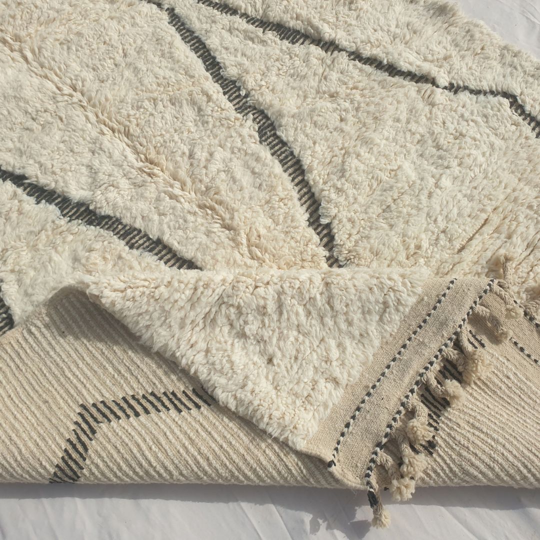 Dowazi - Classic Beni Ourain Diamond Rug with Ivory Field and Charcoal Lattice - Handwoven Berber Carpet | 6'9"x9'5" Ft | 208x289 cm