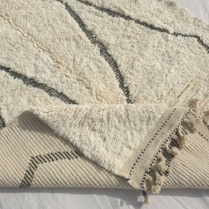 Dowazi - Classic Beni Ourain Diamond Rug with Ivory Field and Charcoal Lattice - Handwoven Berber Carpet | 6'9"x9'5" Ft | 208x289 cm