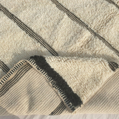 Misla - Tapis Beni Ouarain Ivoire avec Rayures Noires - Tapis Berbere Marocain | 211x284 cm