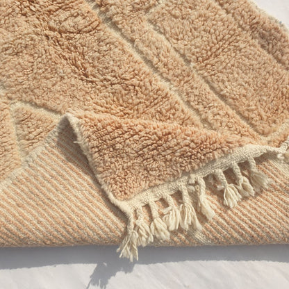 Wynona - Beige Beni Ourain Accent Rug with Carved Diamond and Rectangular Relief - Small Moroccan Berber Carpet | 3'5"x4'9" Ft | 104x144 cm