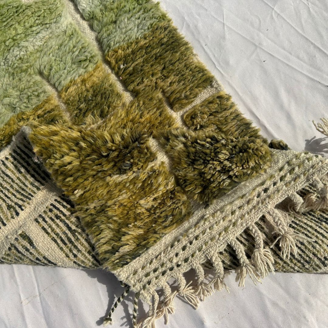 Tomania - Tapis de Couloir Beni Ouarain Vert Olive a la Mosaique de Briques - Tapis Berbere Tisse Main | 84x275 cm
