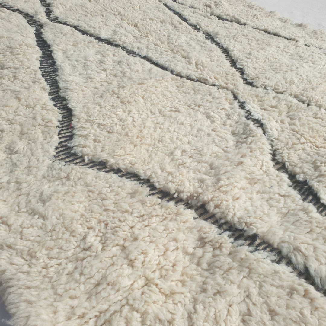 Dowazi - Classic Beni Ourain Diamond Rug with Ivory Field and Charcoal Lattice - Handwoven Berber Carpet | 6'9"x9'5" Ft | 208x289 cm