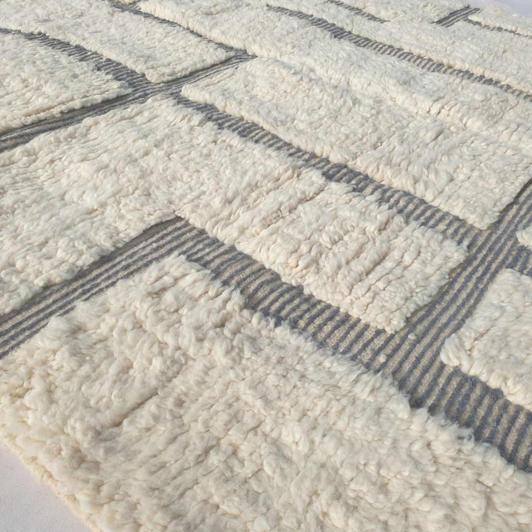 Kenaka - Beni Ourain Rug with Ivory Field and Irregular Gray Maze Line Pattern - Handwoven Berber Carpet | 6'11"x9'11" Ft | 211x303 cm