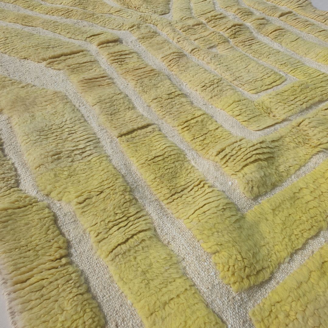 Tahadi - Tapis Beni Ouarain Ombre Vert Jaune au Poil Chevron en Relief sur Fond Creme - Tapis Berbere Tisse Main | 160x232 cm