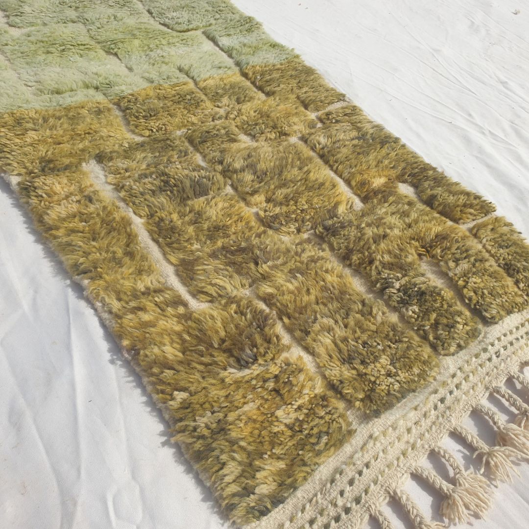 Tomania - Tapis de Couloir Beni Ouarain Vert Olive a la Mosaique de Briques - Tapis Berbere Tisse Main | 84x275 cm