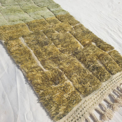 Tomania - Tapis de Couloir Beni Ouarain Vert Olive a la Mosaique de Briques - Tapis Berbere Tisse Main | 84x275 cm