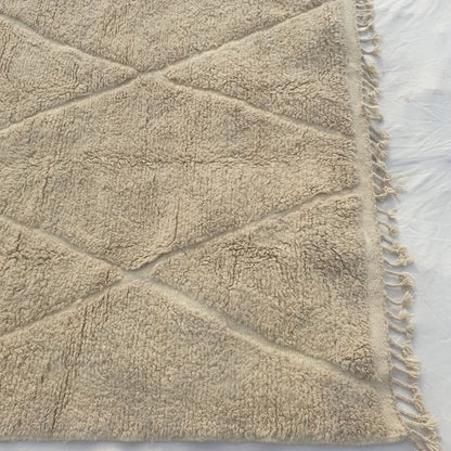 Chaika - Tapis Beni Ouarain Ivoire Beige - Treillage Losange Sculpte Relief Tapis Berbere Marocain | 207x281 cm
